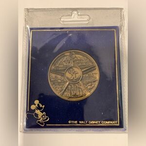 Vintage Disneyland Bronze Souvenir Coin Medallion 6 Lands New Sealed